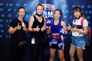 women support superchamp muay thai boxing