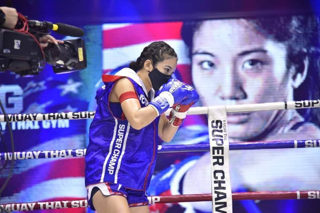 muay thai super champ woman respect greeting upon entering the ring
