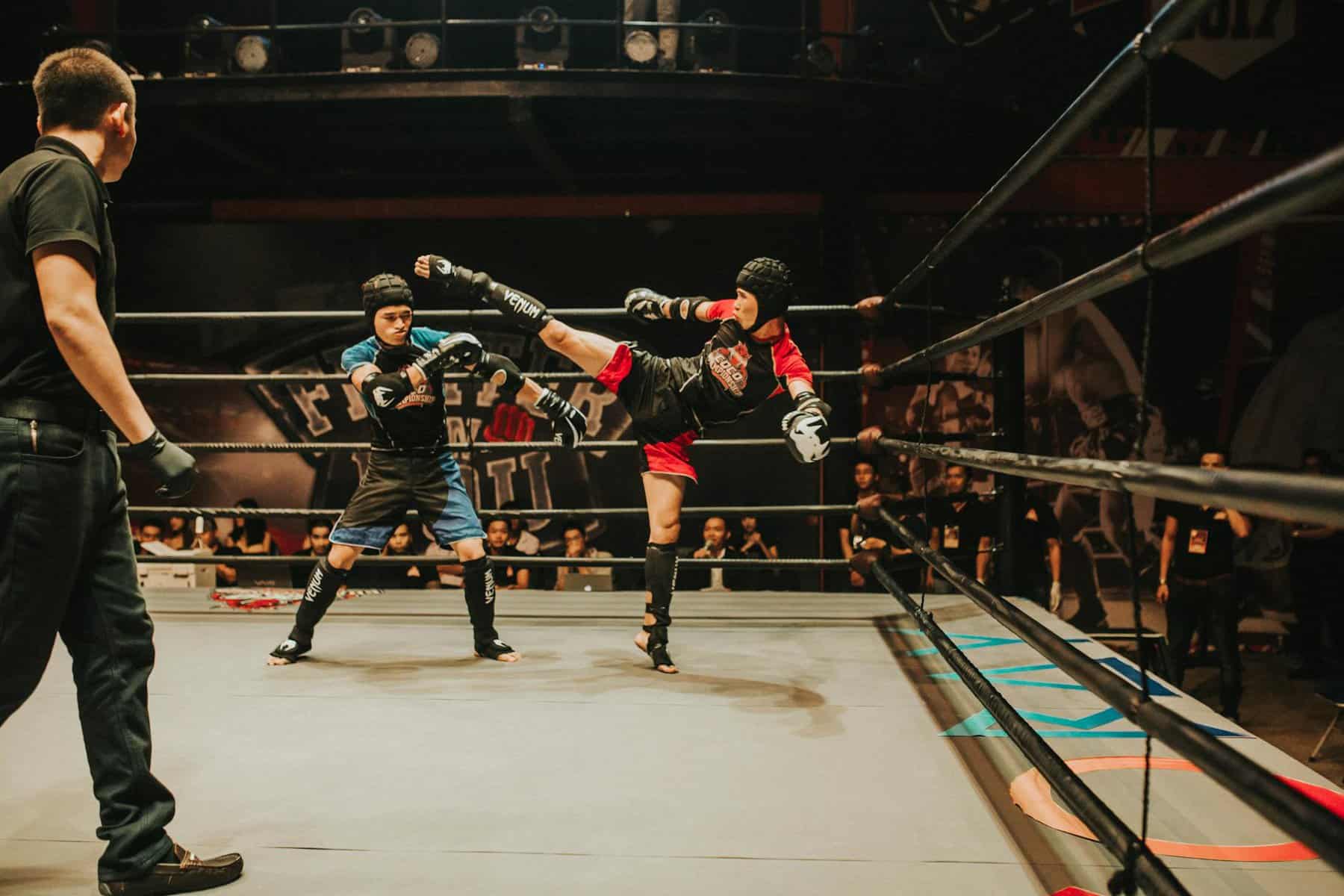 two contestant doing kick boxing match