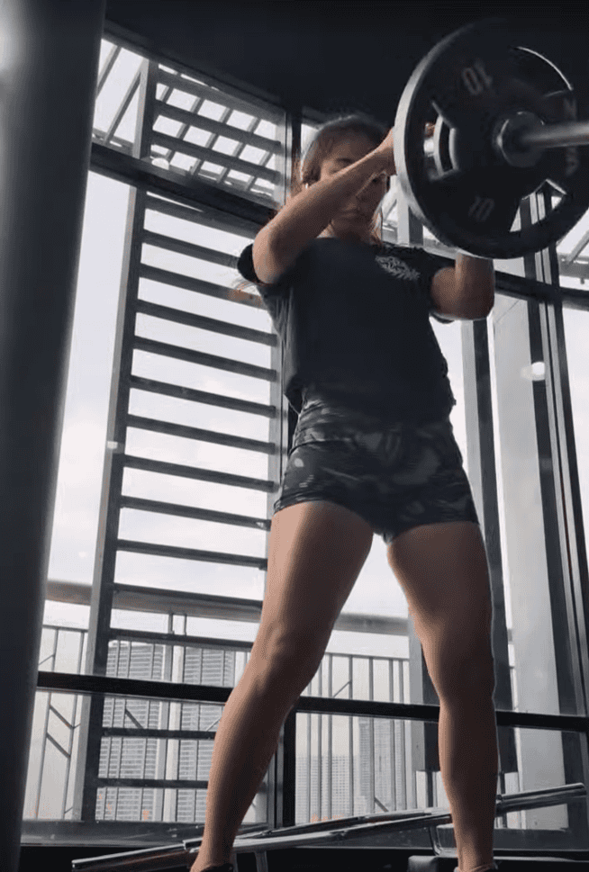 woman lifting weights